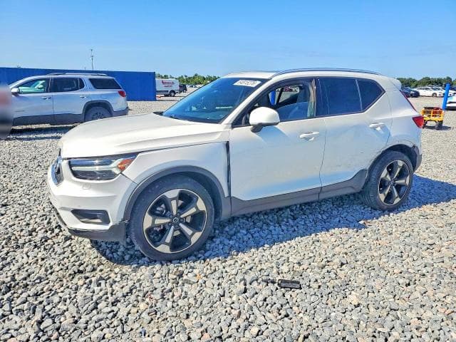 2022 VOLVO XC40 T5 MOMENTUM - 1