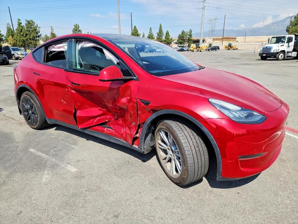 2023 TESLA MODEL Y 4