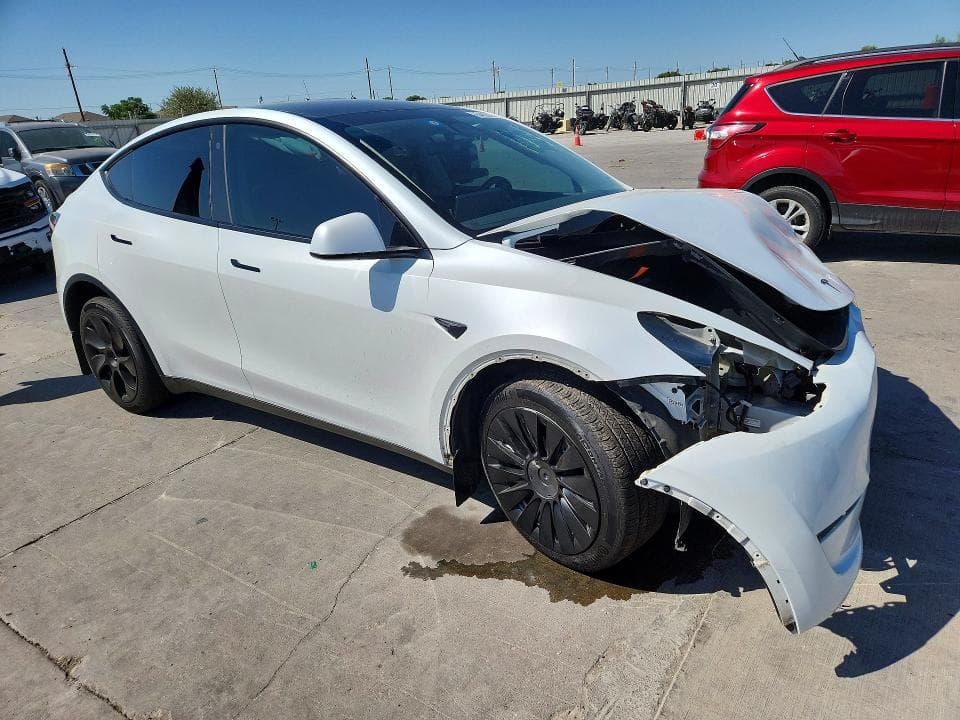 2023 TESLA MODEL Y 4