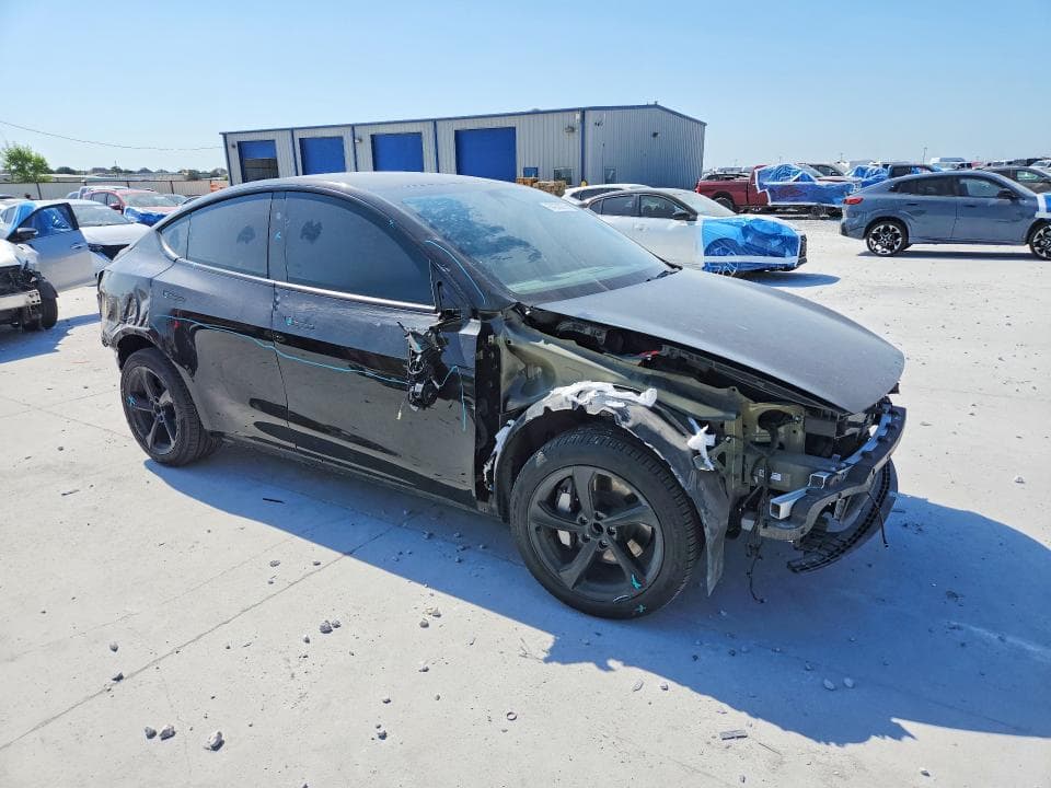 2026 TESLA MODEL Y 4