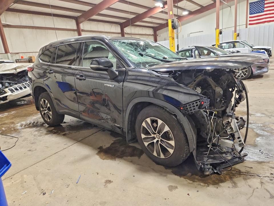 2021 TOYOTA HIGHLANDER HYBRID XLE 4