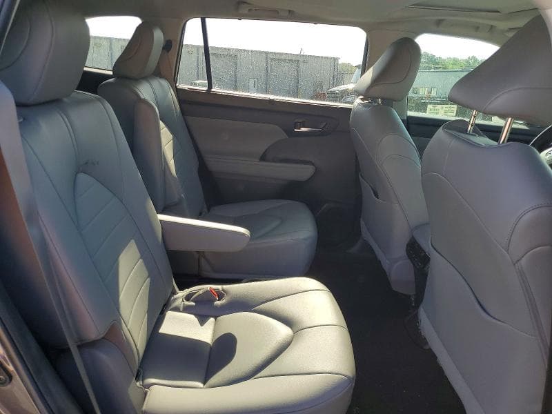 2023 TOYOTA HIGHLANDER XLE 11