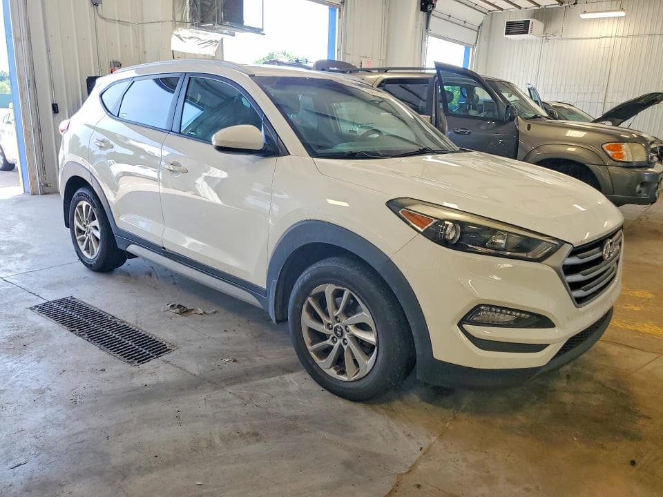 2017 HYUNDAI TUCSON SE 4