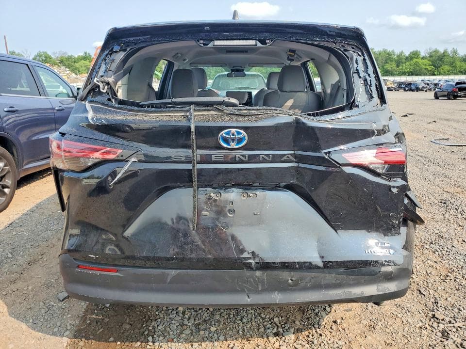 2022 TOYOTA SIENNA LE 6