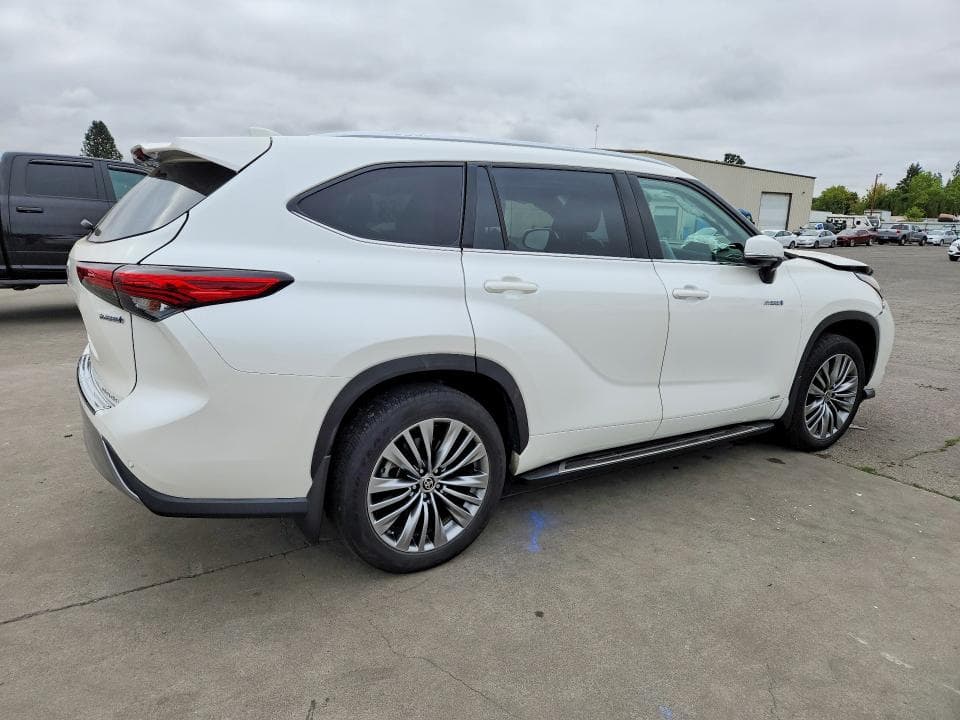 2021 TOYOTA HIGHLANDER HYBRID PLATINUM 3