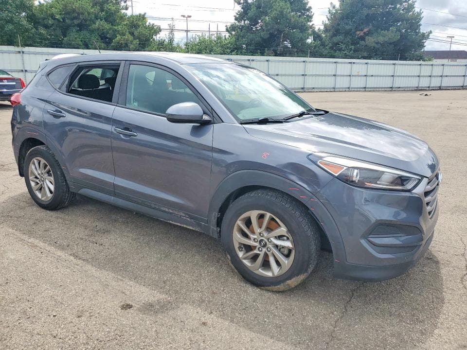 2017 HYUNDAI TUCSON SE 4