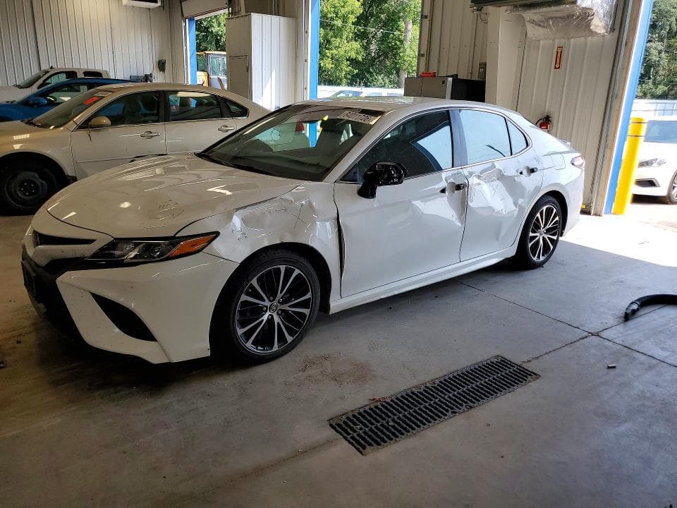 2018 TOYOTA CAMRY SE - 1