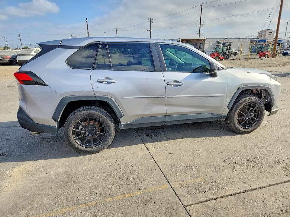 2022 TOYOTA RAV4 LE 3