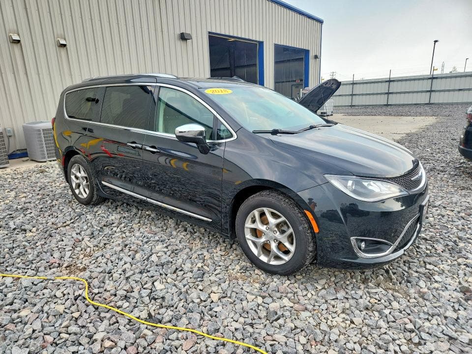 2018 CHRYSLER PACIFICA LIMITED 4