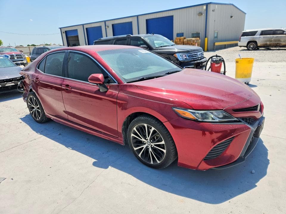 2018 TOYOTA CAMRY SE 4