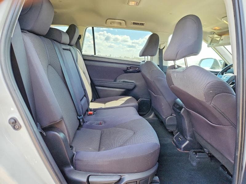 2021 TOYOTA HIGHLANDER HYBRID LE 11