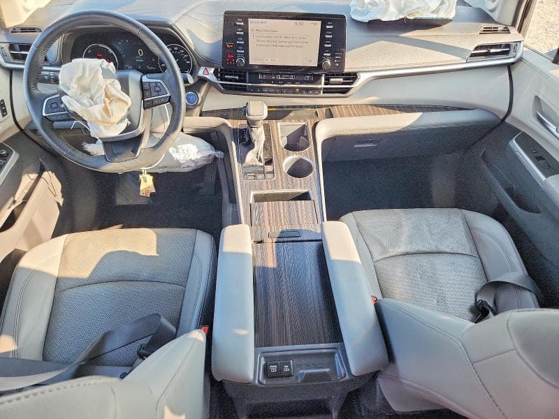 2024 TOYOTA SIENNA LIMITED 7-PASSENGER 8