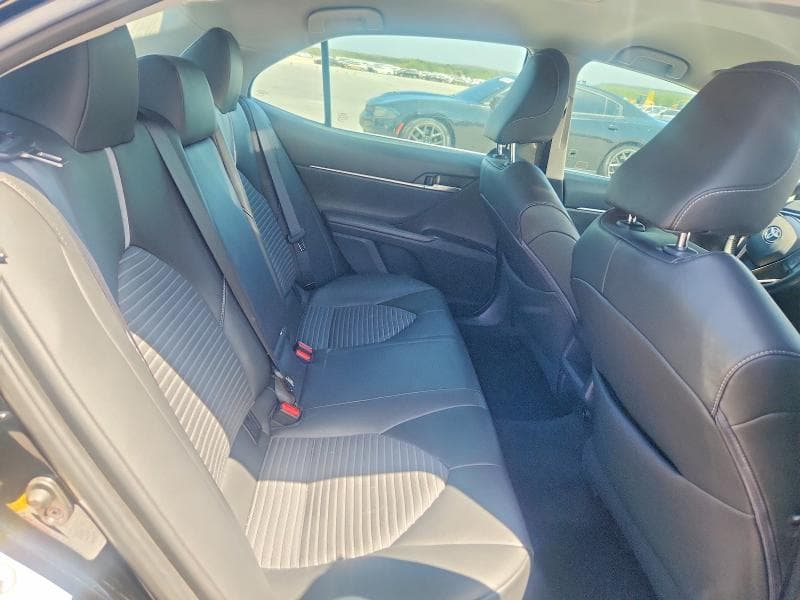 2018 TOYOTA CAMRY SE 10
