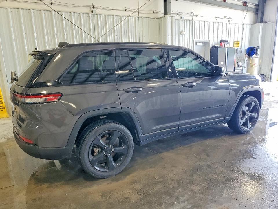 2023 JEEP GRAND CHEROKEE LAREDO 3