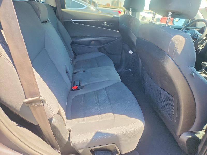 2017 KIA SORENTO LX V6 11