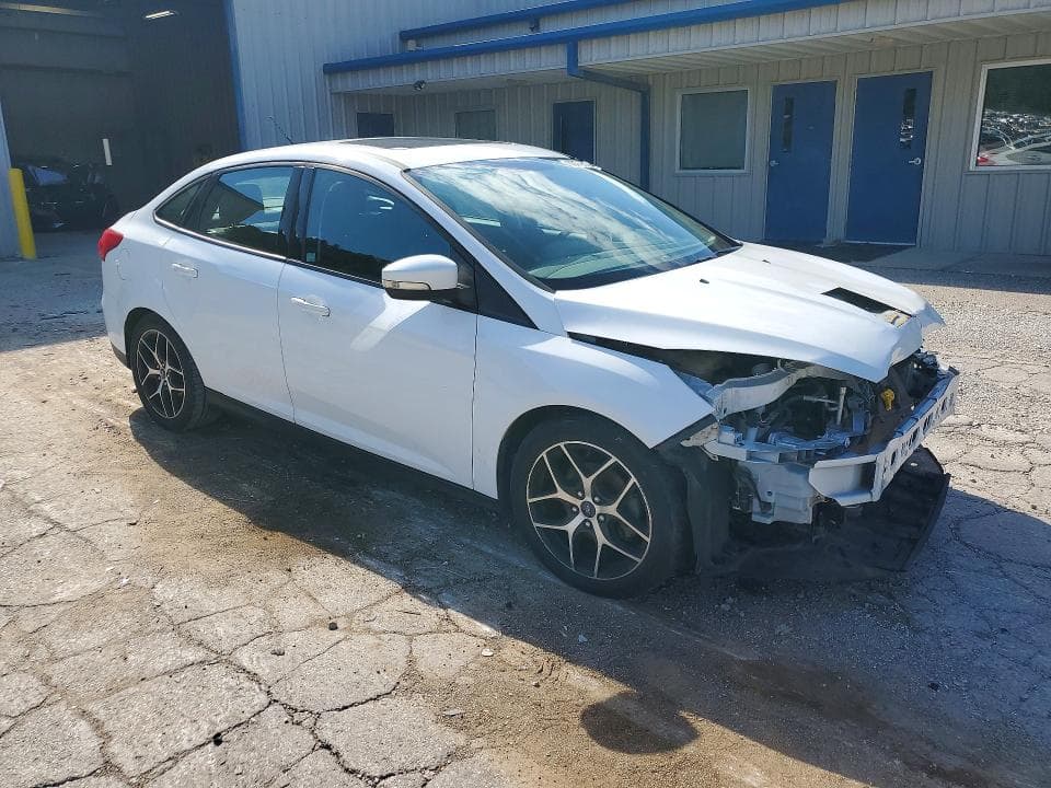 2017 FORD FOCUS SEL 4
