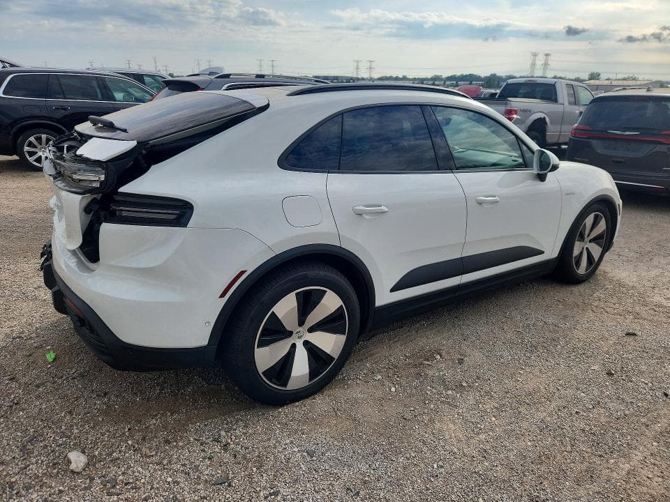 2025 PORSCHE MACAN 4 3