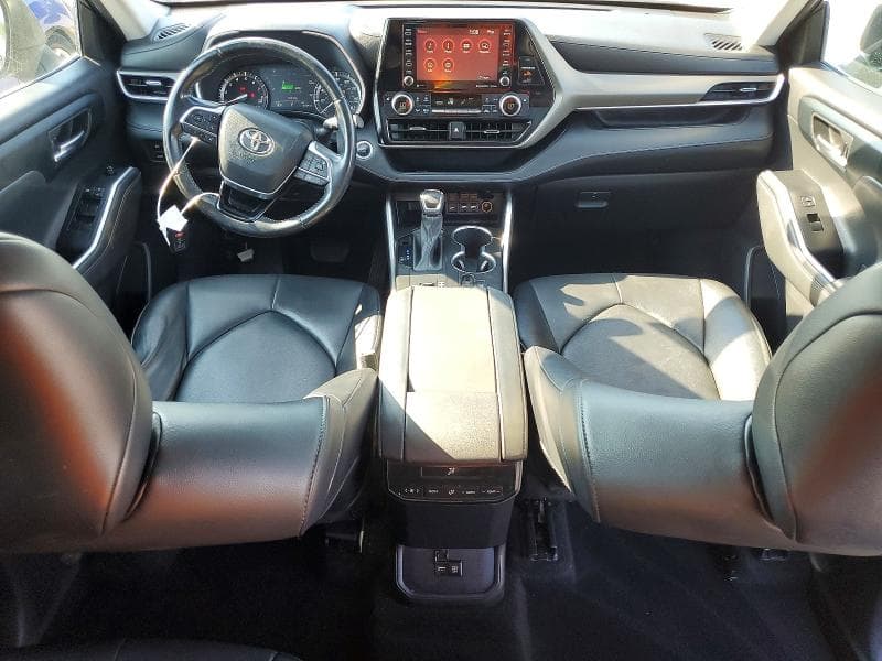 2021 TOYOTA HIGHLANDER XLE 8