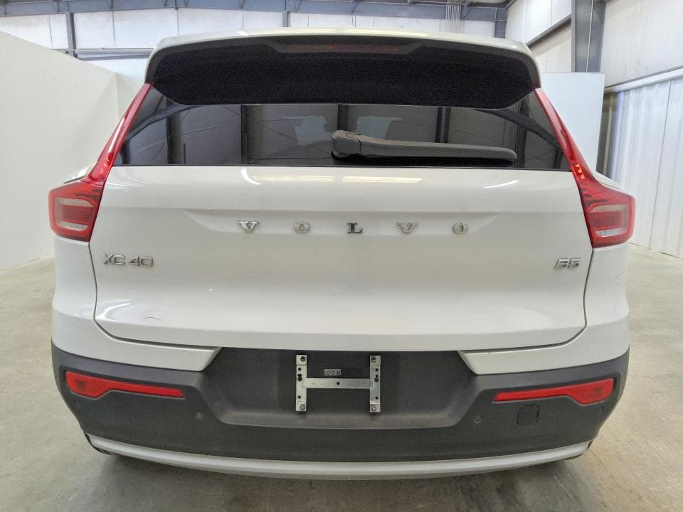 2023 VOLVO XC40 PLUS 6