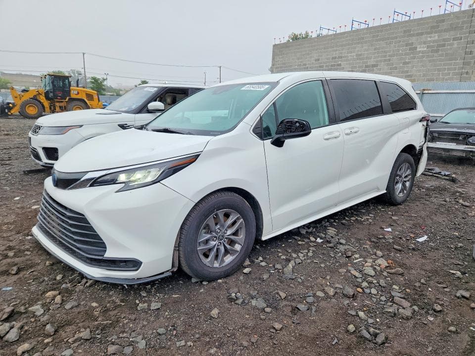 2022 TOYOTA SIENNA LE - 1