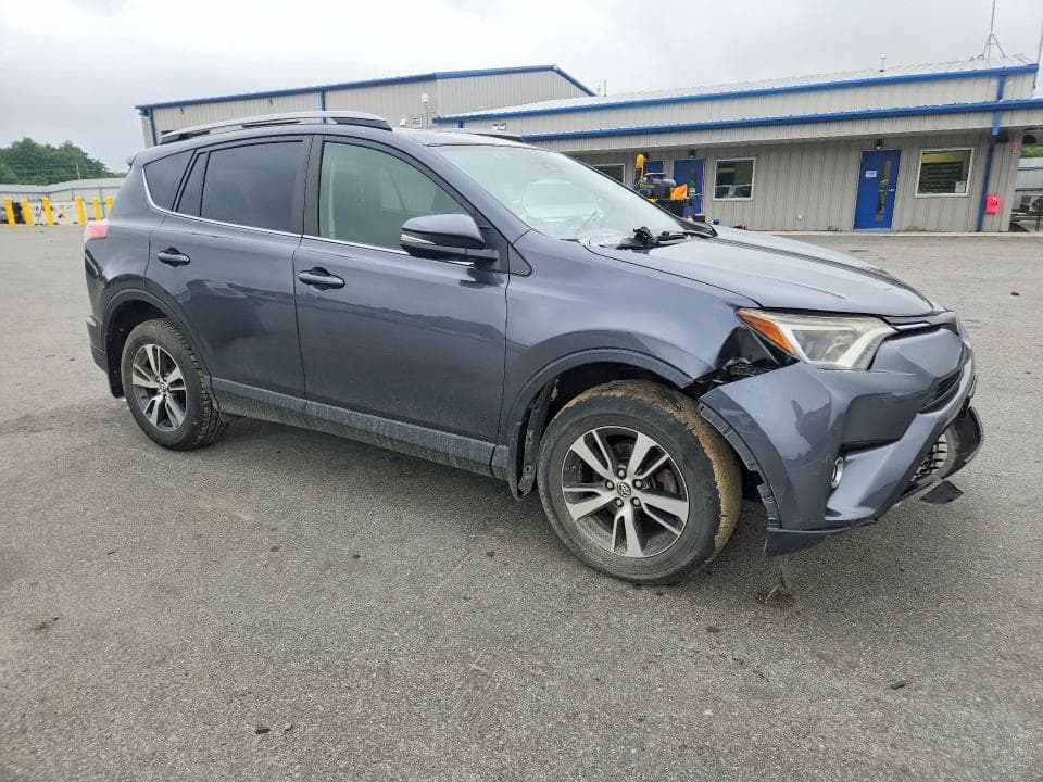 2017 TOYOTA RAV4 XLE 4