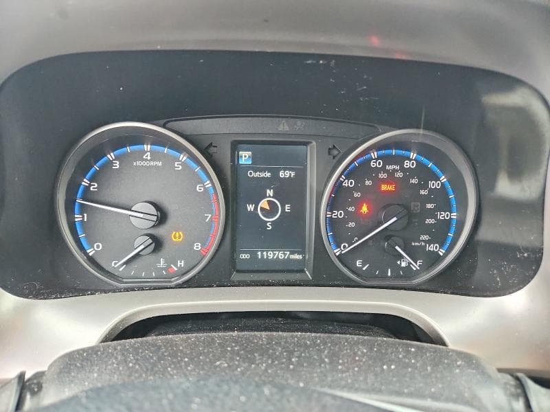2017 TOYOTA RAV4 XLE 9