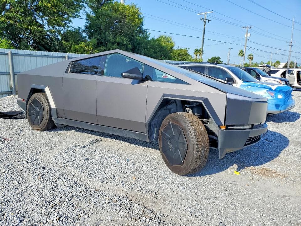 2024 TESLA CYBERTRUCK 4