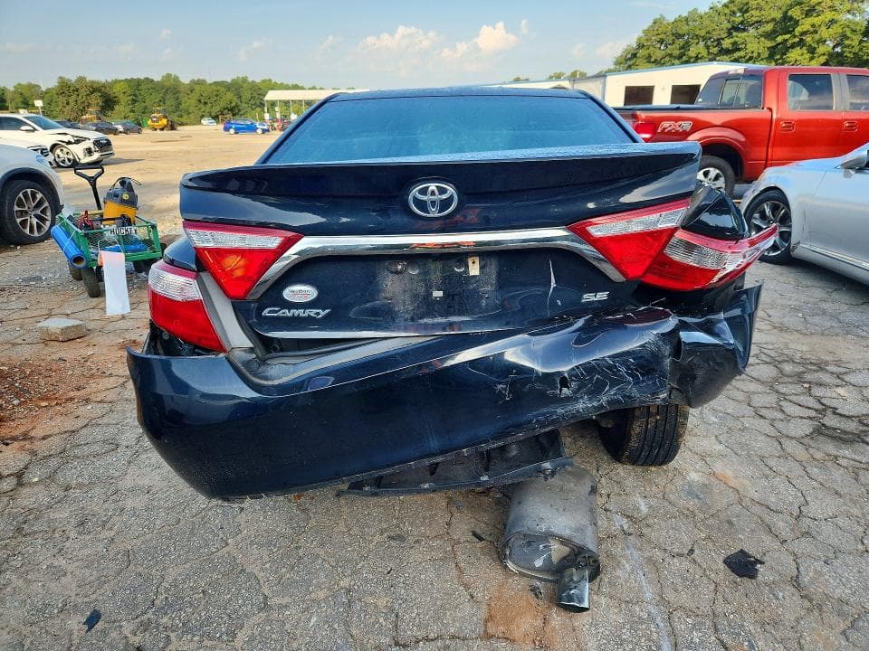 2017 TOYOTA CAMRY SE 6