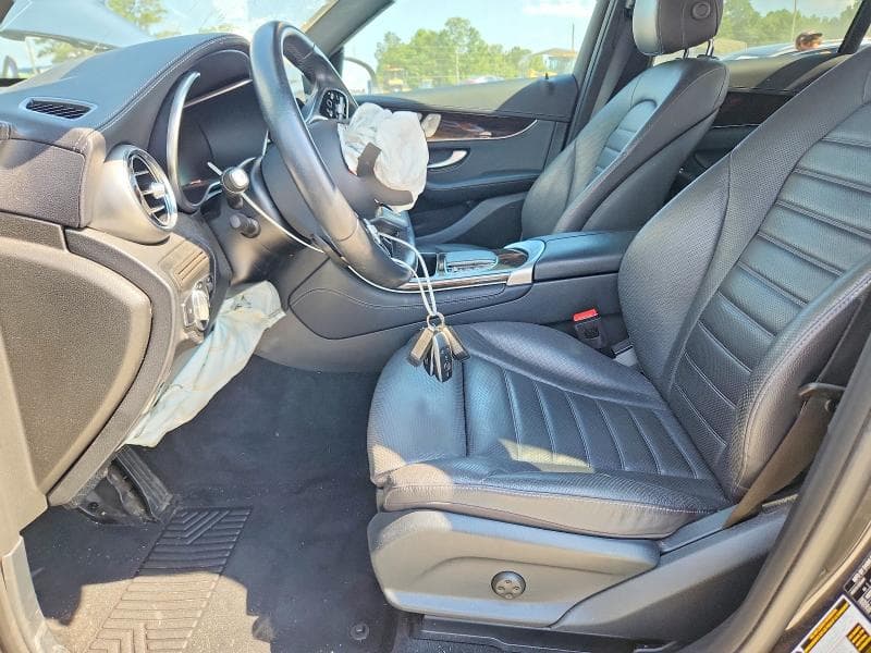 2020 MERCEDES-BENZ GLC 300 7