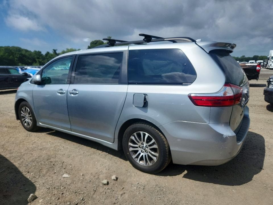 2020 TOYOTA SIENNA XLE 8-PASSENGER 2