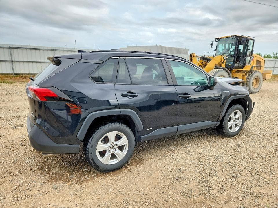 2021 TOYOTA RAV4 LE 3