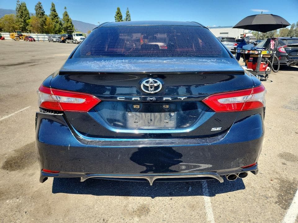 2018 TOYOTA CAMRY SE 6