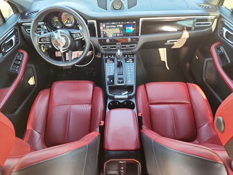 2024 PORSCHE MACAN BASE/T 8