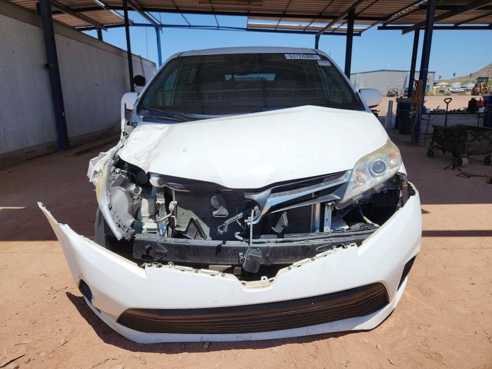 2019 TOYOTA SIENNA LE 5