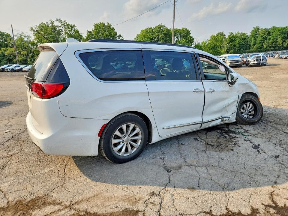 2017 CHRYSLER PACIFICA TOURING L 3