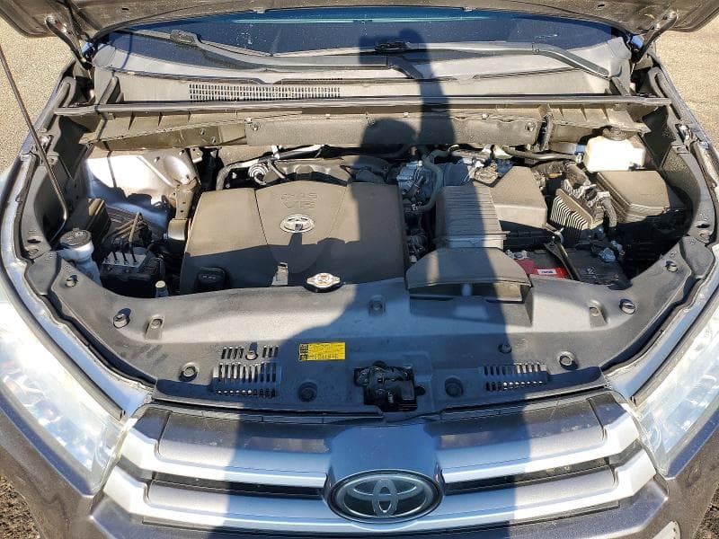 2019 TOYOTA HIGHLANDER XLE 12