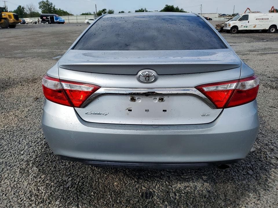 2017 TOYOTA CAMRY SE 6