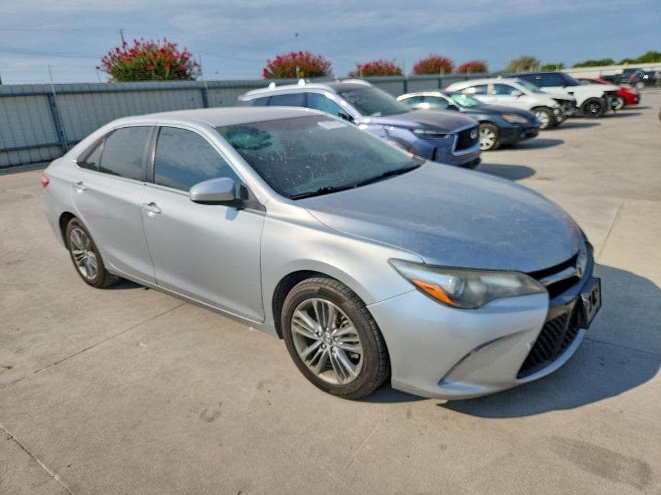 2017 TOYOTA CAMRY SE 4