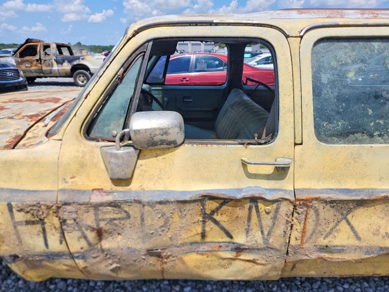 1983 CHEVROLET SUBURBAN K2 7