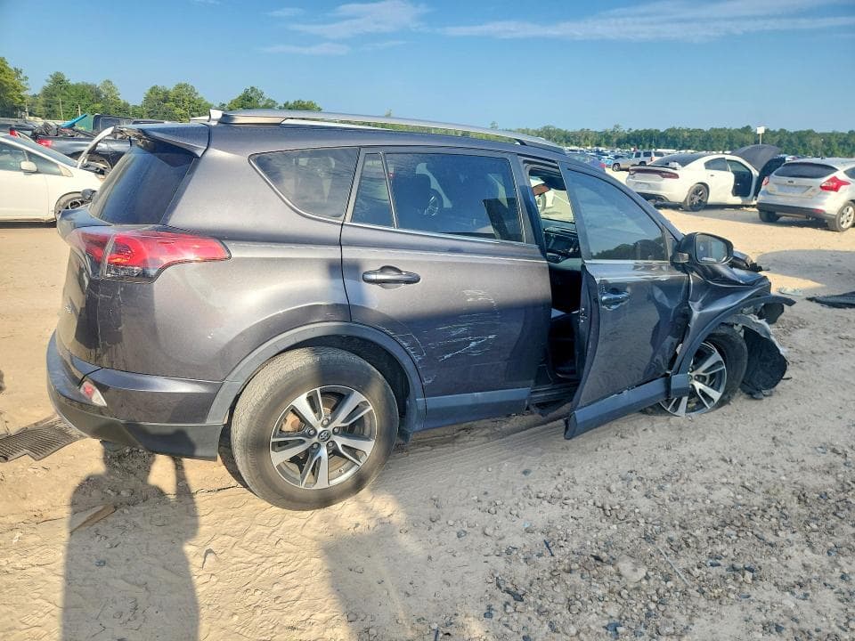 2018 TOYOTA RAV4 XLE 3