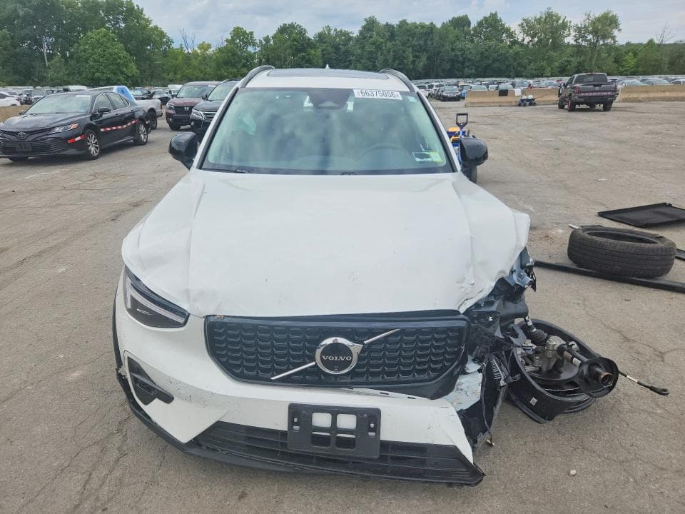2026 VOLVO XC40 PLUS 5