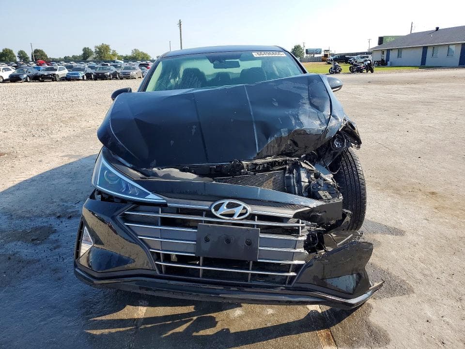 2020 HYUNDAI ELANTRA SE 5