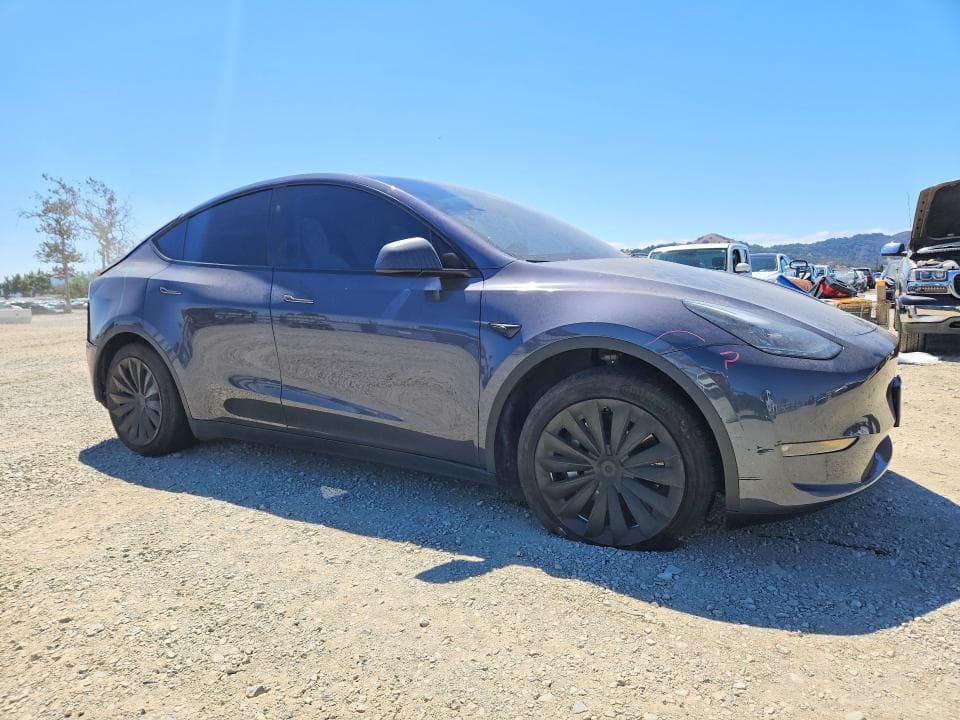2023 TESLA MODEL Y 4