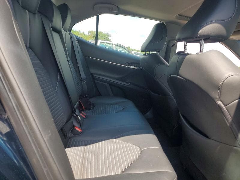 2018 TOYOTA CAMRY SE 10