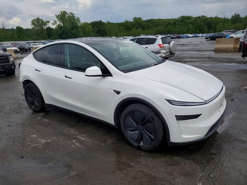 2026 TESLA MODEL Y 4