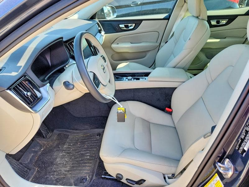 2020 VOLVO S60 T6 MOMENTUM 7
