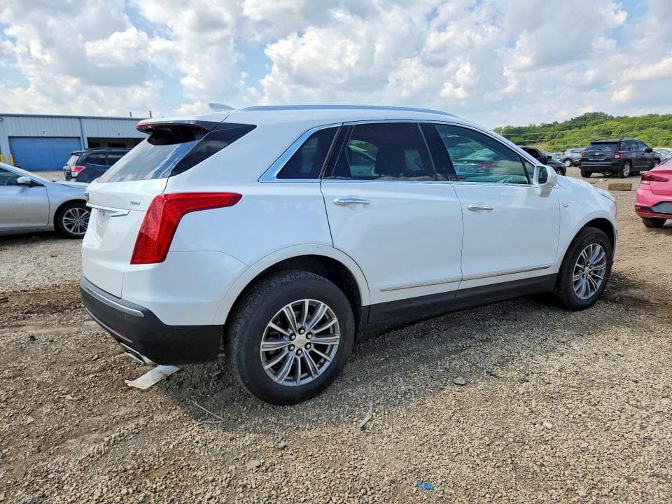 2017 CADILLAC XT5 LUXURY 3