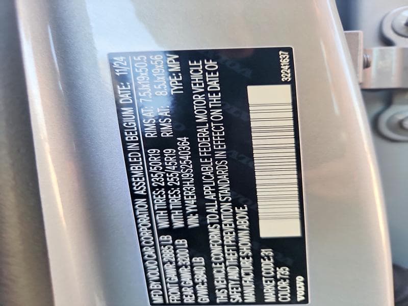 2025 VOLVO EX40 CORE 12