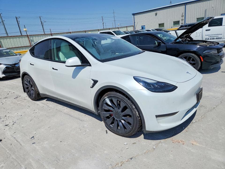 2024 TESLA MODEL Y 4