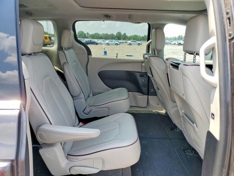2017 CHRYSLER PACIFICA LIMITED 11